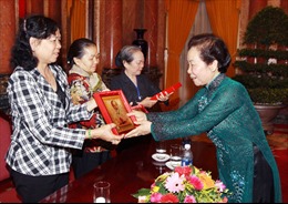Phó Chủ tịch nước Nguyễn Thị Doan tiếp các cựu tù chính trị 